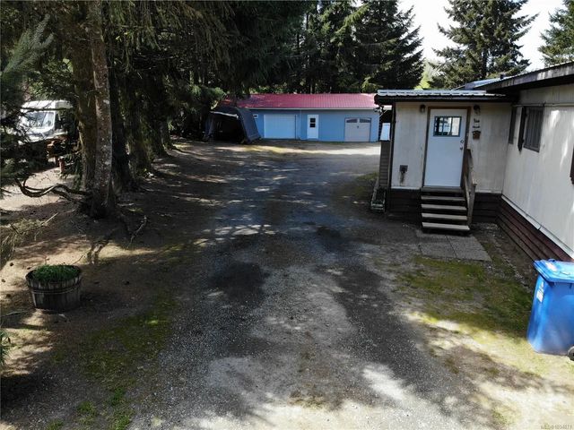 4 of 21 - 6855 Charles Pl, Honeymoon Bay, BC