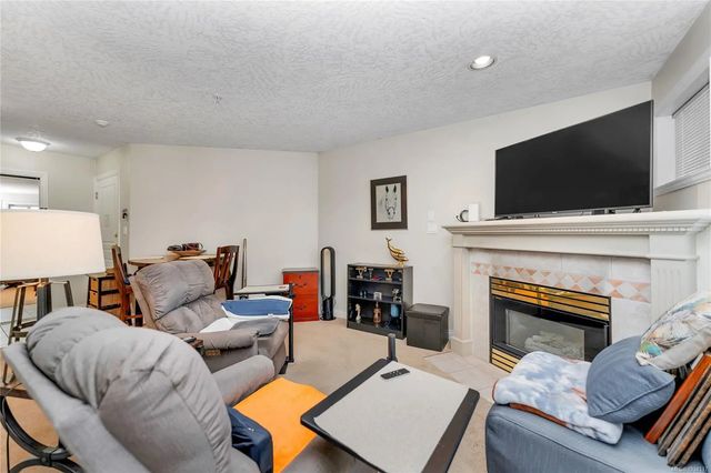 3 of 26 - 1580 Christmas Ave 104, Saanich, BC