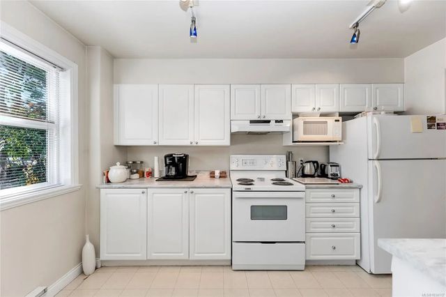 5 of 26 - 1580 Christmas Ave 104, Saanich, BC