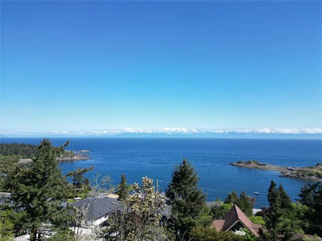 2 of 14 - 3845 Sundown Dr, Nanaimo, BC