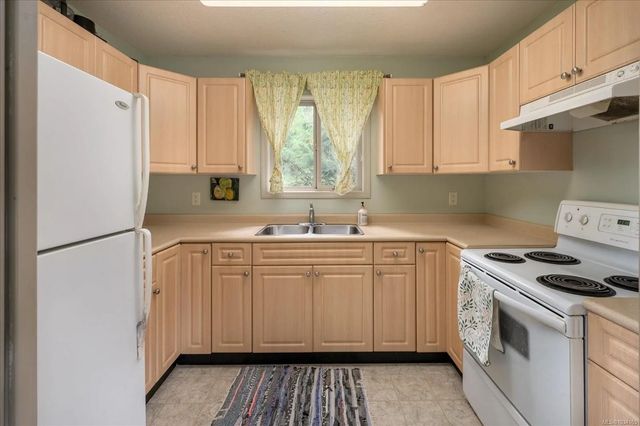 4 of 47 - 3122 Dolphin Dr, Nanoose Bay, BC