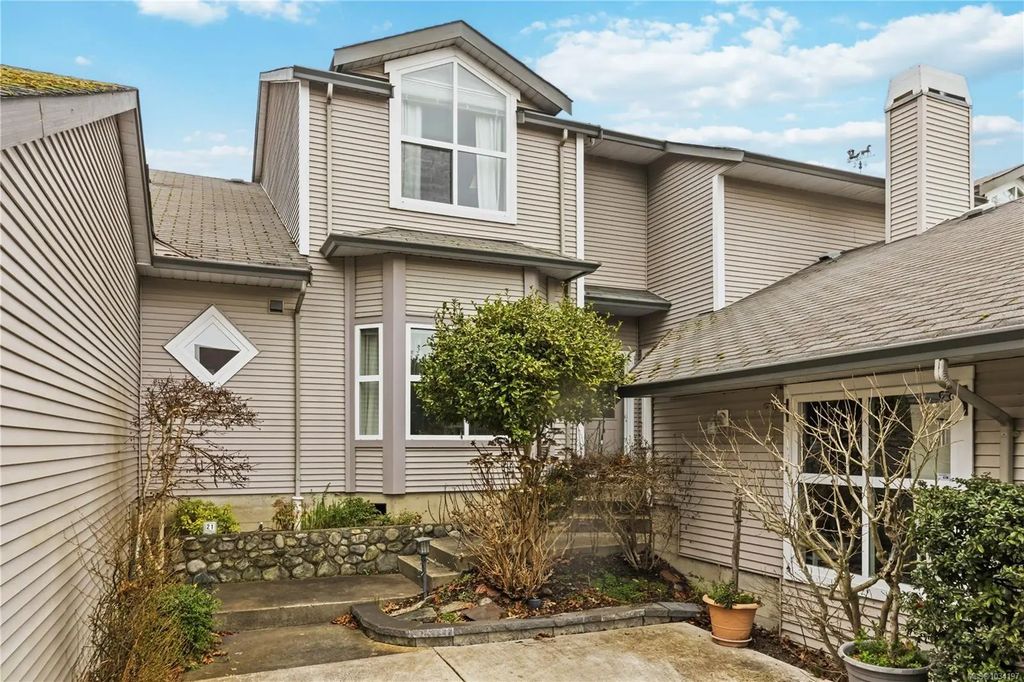 3633 Cedar Hill Rd 21, Saanich