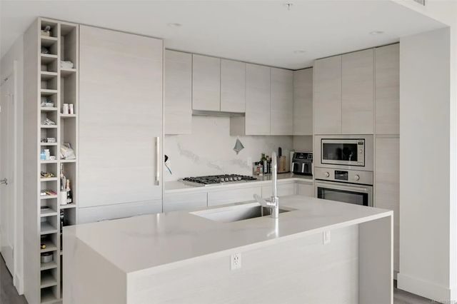 4 of 48 - 777 Herald St 1006, Victoria, BC