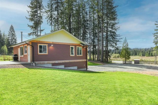 2 of 44 - 7594 Island Hwy N, Merville, BC