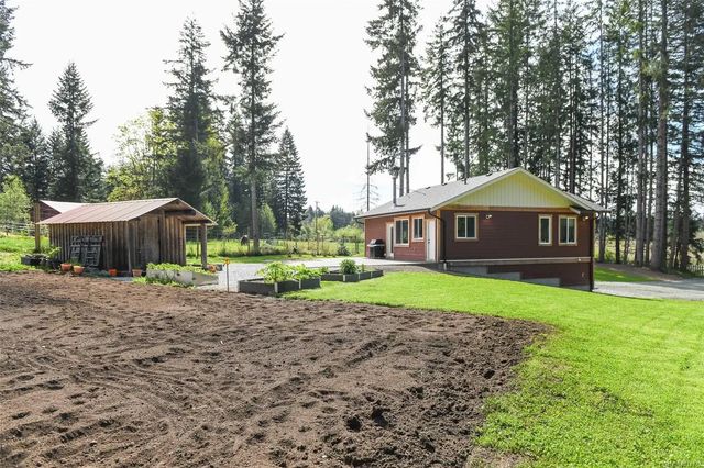 3 of 44 - 7594 Island Hwy N, Merville, BC