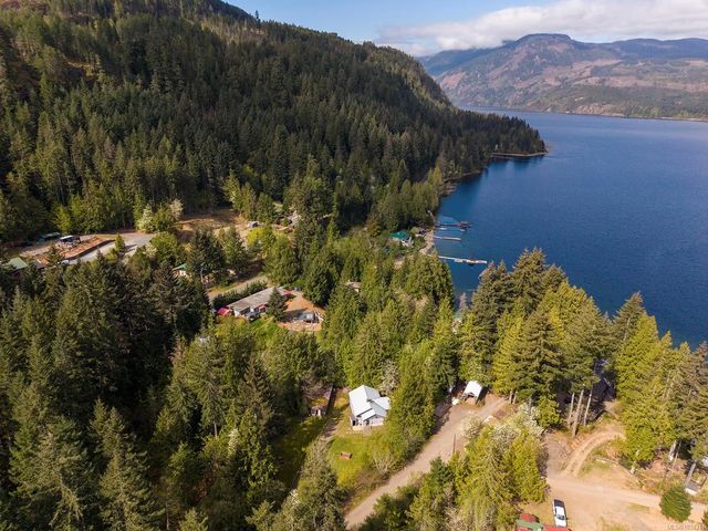 3 of 20 - 10 Horbury Rd, Cumberland, BC