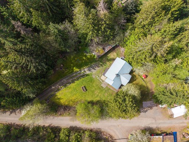 4 of 20 - 10 Horbury Rd, Cumberland, BC