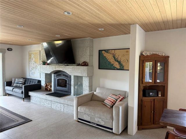 4 of 10 - 251 Frigate Rd, Bamfield, BC