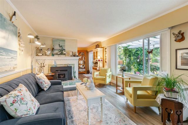 2 of 54 - 1226 Centre Rd, Qualicum Beach, BC