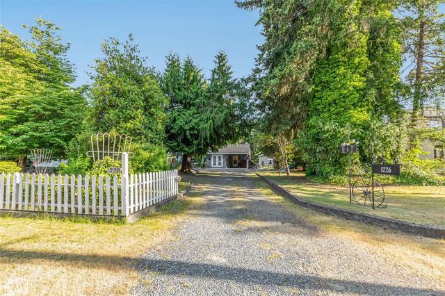 5 of 54 - 1226 Centre Rd, Qualicum Beach, BC