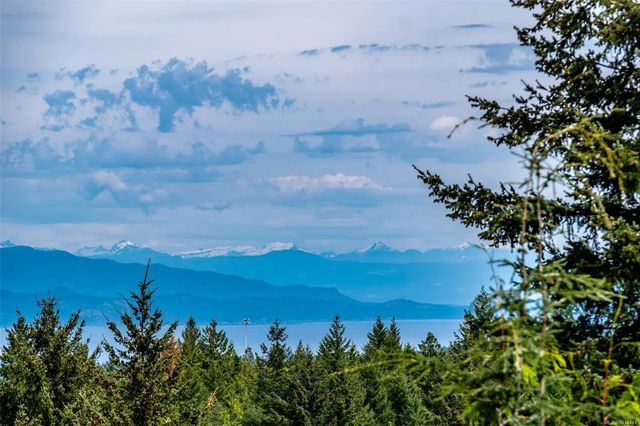 2 of 86 - 1765 Paul's Pl, Qualicum Beach, BC