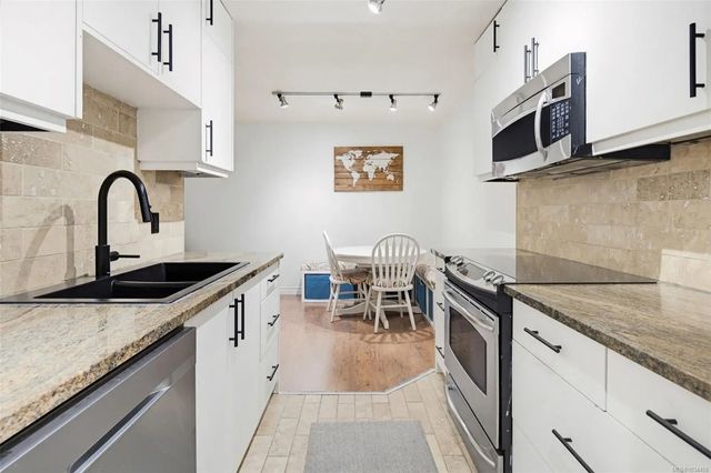 4 of 27 - 2520 Wark St 209, Victoria, BC