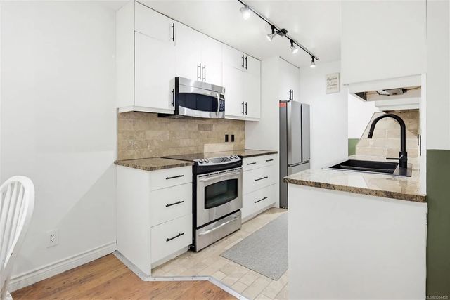 5 of 27 - 2520 Wark St 209, Victoria, BC