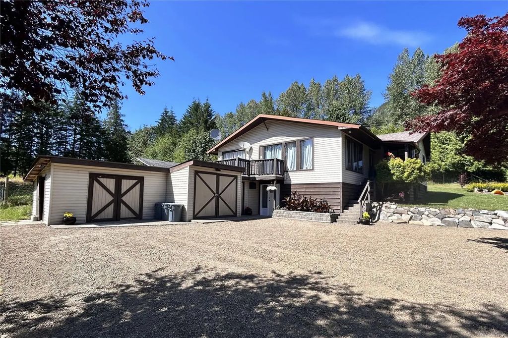 973 Island Hwy, Sayward