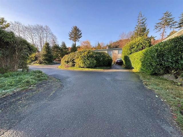 5 of 14 - 1266 Island Hwy S, Campbell River, BC