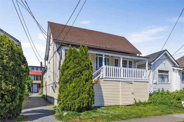 2 of 32 - 36 Irwin St, Nanaimo, BC