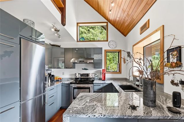 3 of 48 - 1420 Smithdale Rd, Ucluelet, BC