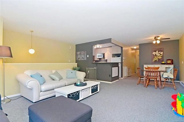 2 of 22 - 379 Kislingbury Lane, View Royal, BC