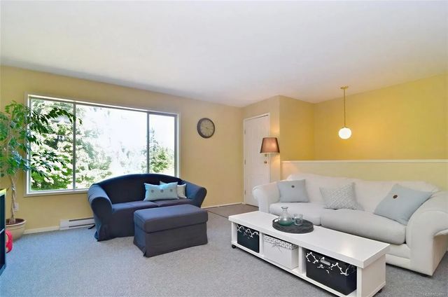 3 of 22 - 379 Kislingbury Lane, View Royal, BC