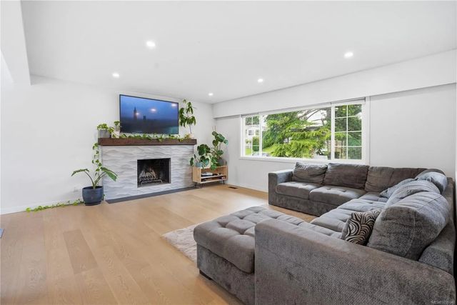 3 of 34 - 4261 Carey Rd, Saanich, BC