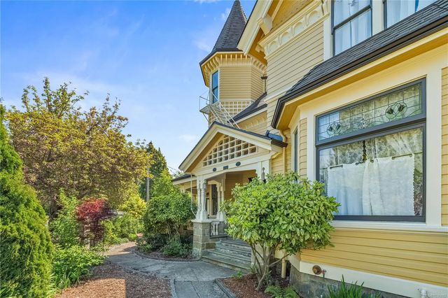 3 of 40 - 1171 Rockland Ave, Victoria, BC