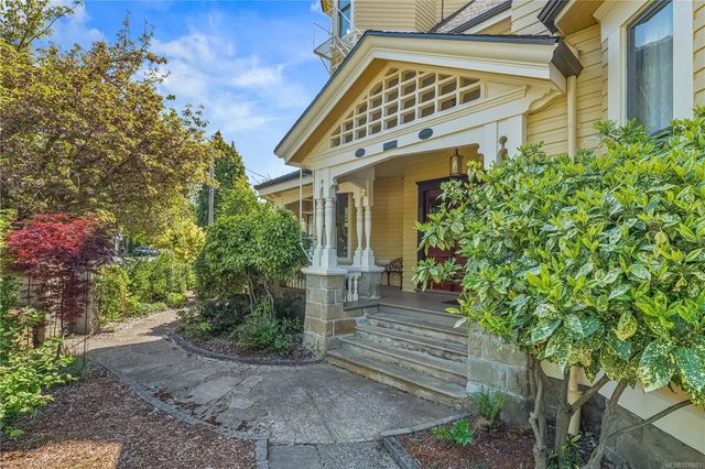 4 of 40 - 1171 Rockland Ave, Victoria, BC