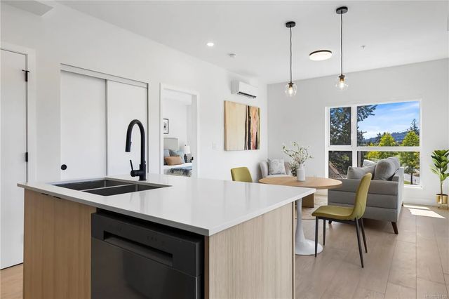 2 of 20 - 2629 Millstream Rd 604, Langford, BC
