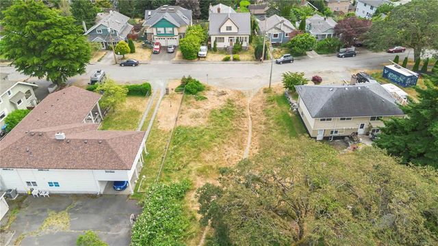2 of 14 - 1360 Vista Hts, Victoria, BC