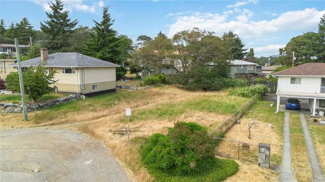 5 of 14 - 1360 Vista Hts, Victoria, BC