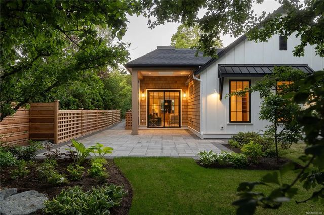 2 of 67 - 587 Oliver St, Oak Bay, BC