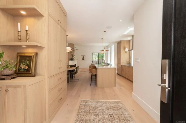 4 of 67 - 587 Oliver St, Oak Bay, BC
