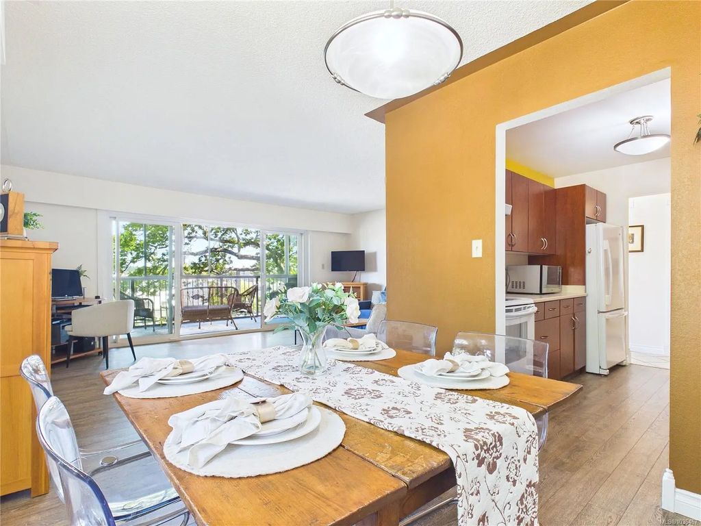 1665 Oak Bay Ave 401, Victoria
