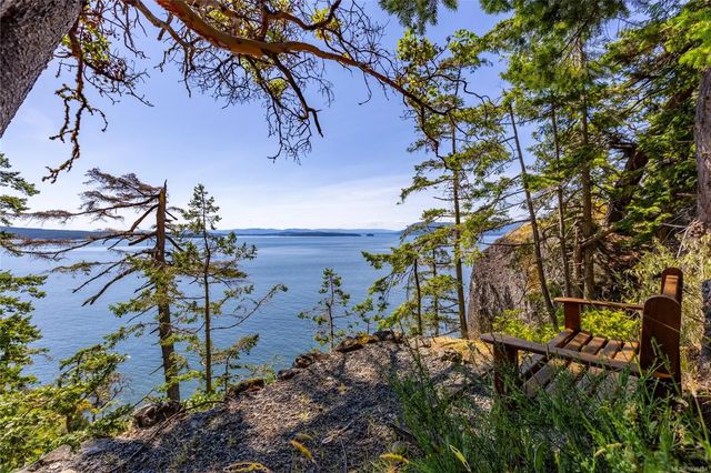 2 of 43 - 3803 Cutlass Crt, Pender Island, BC