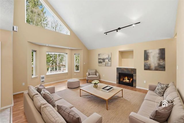 2 of 32 - 1727 Miama Crt, Qualicum Beach, BC