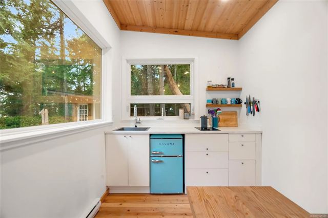 4 of 34 - 125 Mapleleaf Lane, Sidney Island, BC