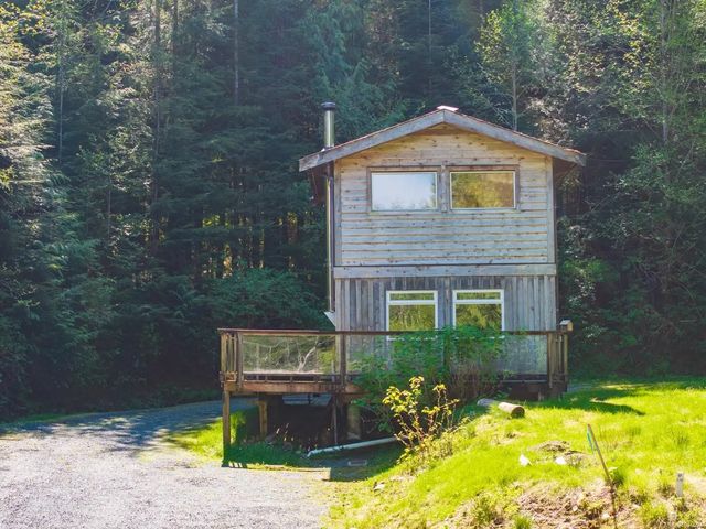 3 of 31 - 6505 Powder Main Rd D, Port Renfrew, BC