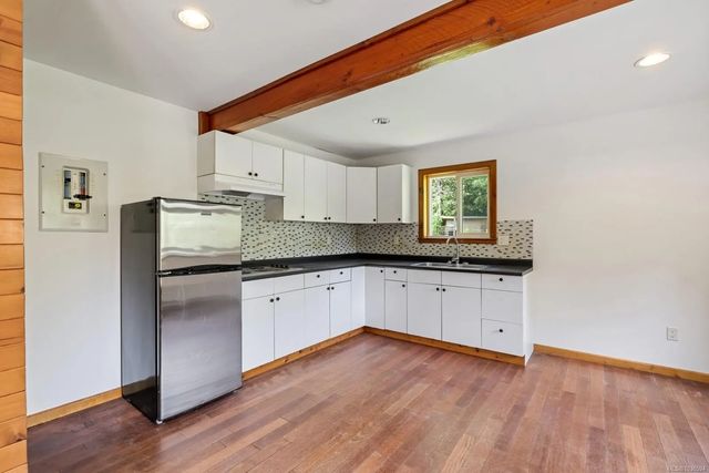 5 of 31 - 6505 Powder Main Rd D, Port Renfrew, BC