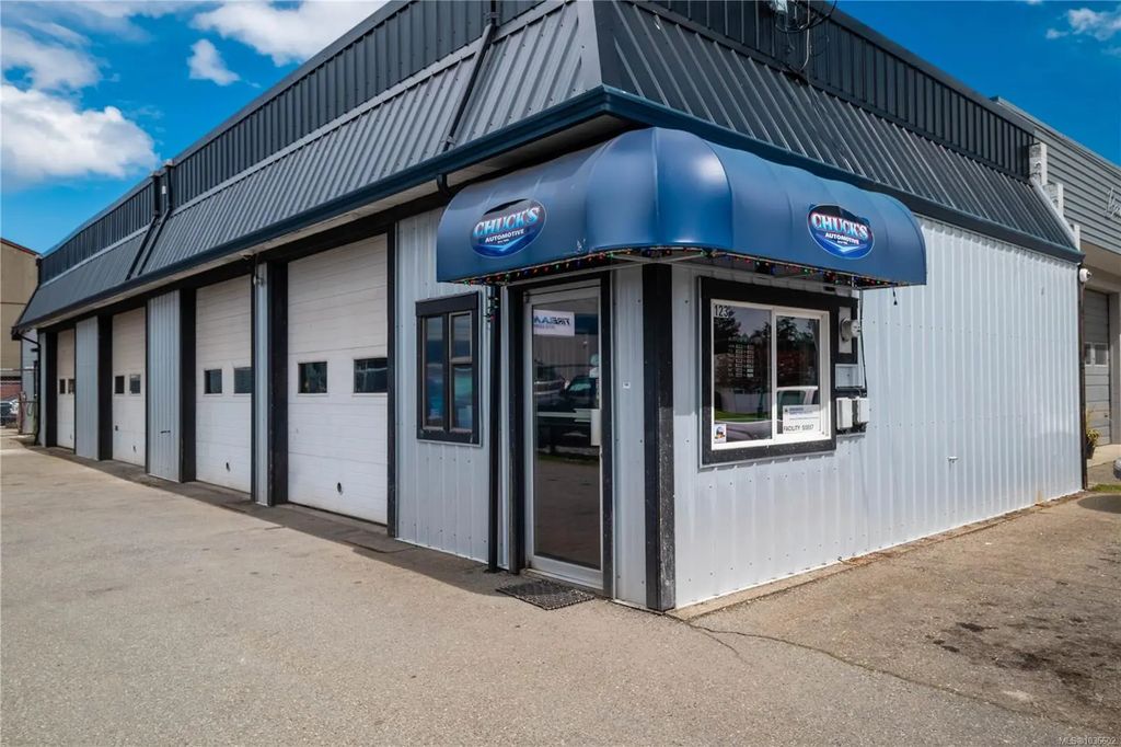123 Fourth Ave E, Qualicum Beach