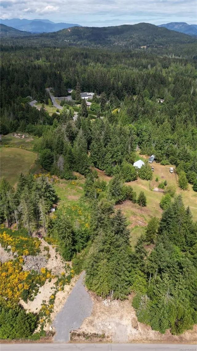 4 of 8 - 2 Courtney Way, Shawnigan Lake, BC