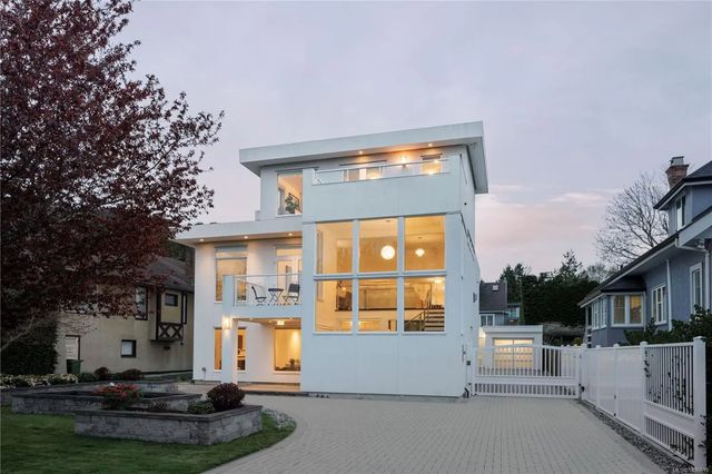 2 of 44 - 376 King George Terr, Oak Bay, BC