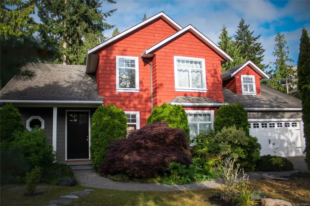 907 Savary Dr, Qualicum Beach