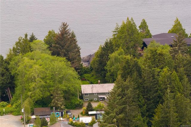 2 of 20 - 210 Campbell St, Tofino, BC