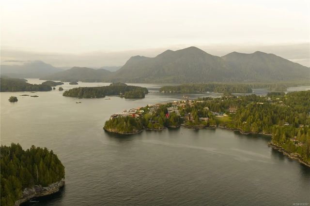 3 of 20 - 210 Campbell St, Tofino, BC
