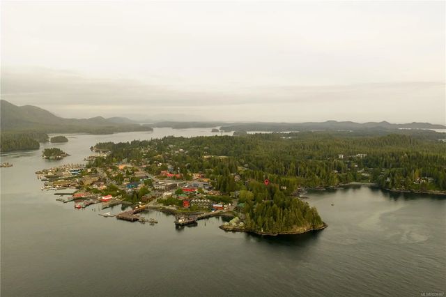 4 of 20 - 210 Campbell St, Tofino, BC