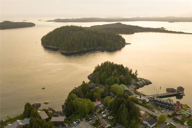 5 of 20 - 210 Campbell St, Tofino, BC
