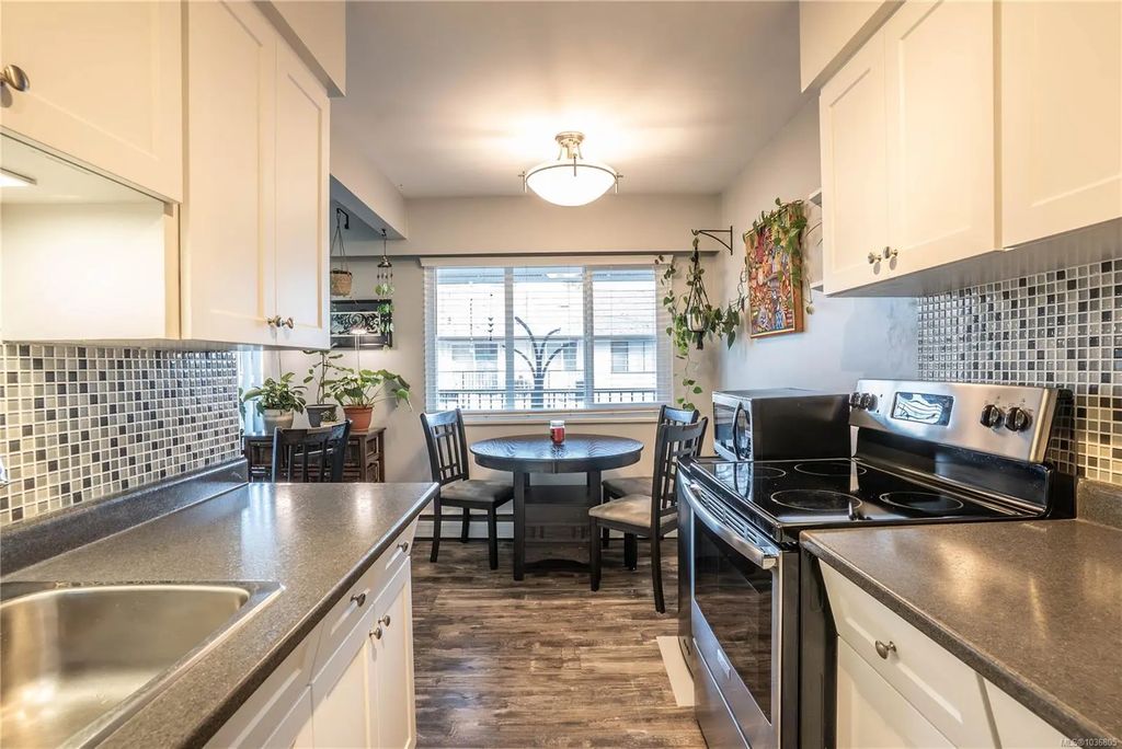 352 Burnside Rd W, Saanich