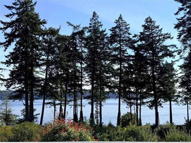 2 of 46 - 241 Carnegie St, Campbell River, BC