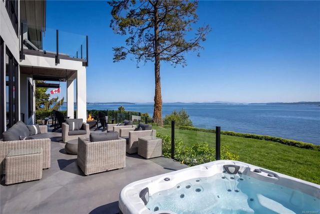 4 of 50 - 8425 Lochside Dr, Central Saanich, BC