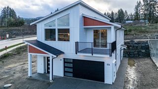 145 Marina View Dr, Ladysmith