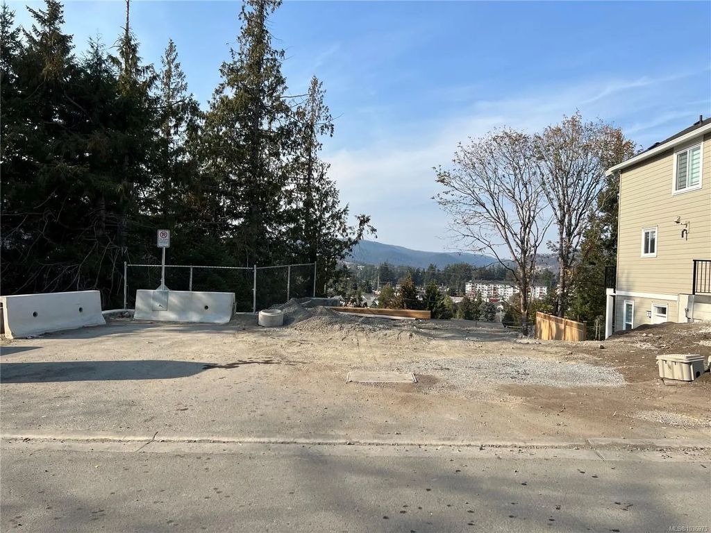 1002 Peace Keeping Cres, Langford